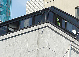 屋上のテラスを囲って部屋に改装